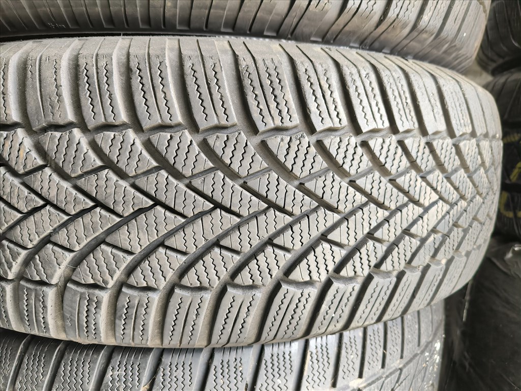  225/6517" 35e/2db  Bridgestone téli gumi gumi 5. kép