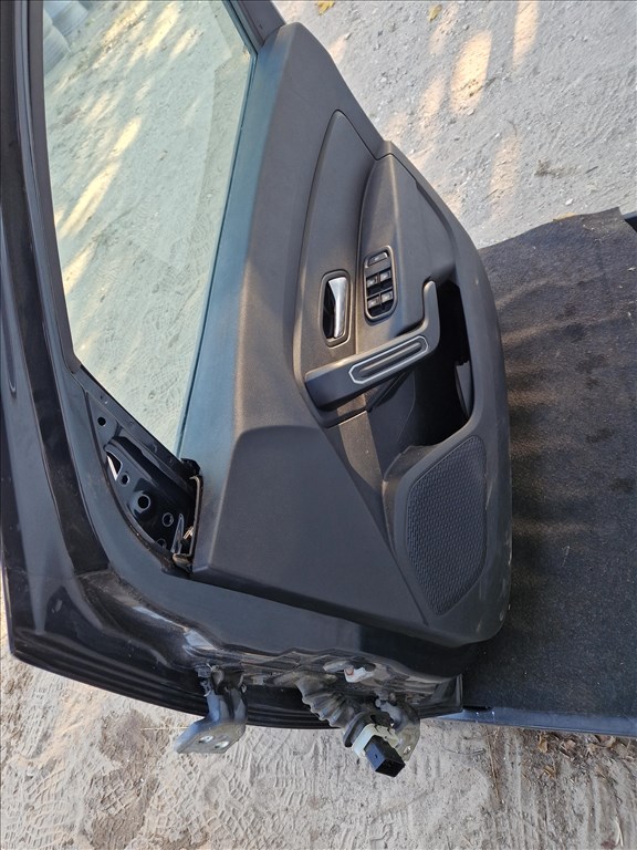 DACIA DUSTER II jobb első ajtó  6. kép