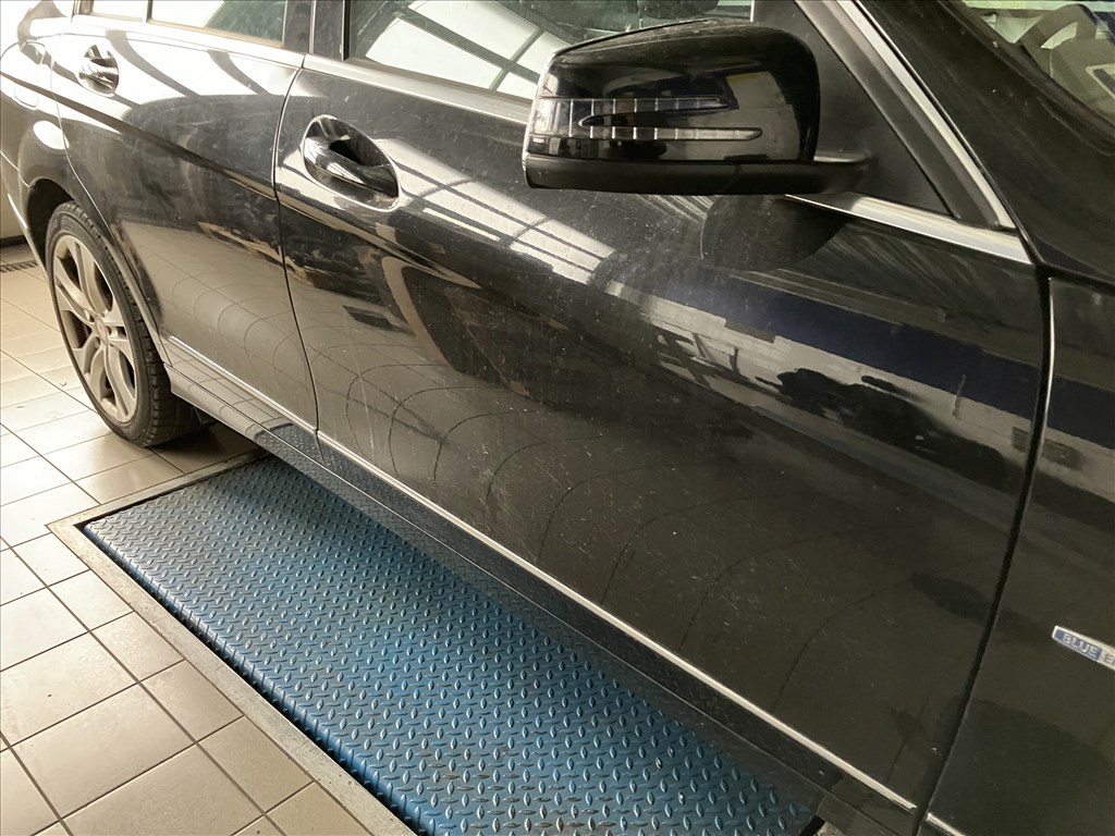 Mercedes C 220 W204 ajtó  2. kép