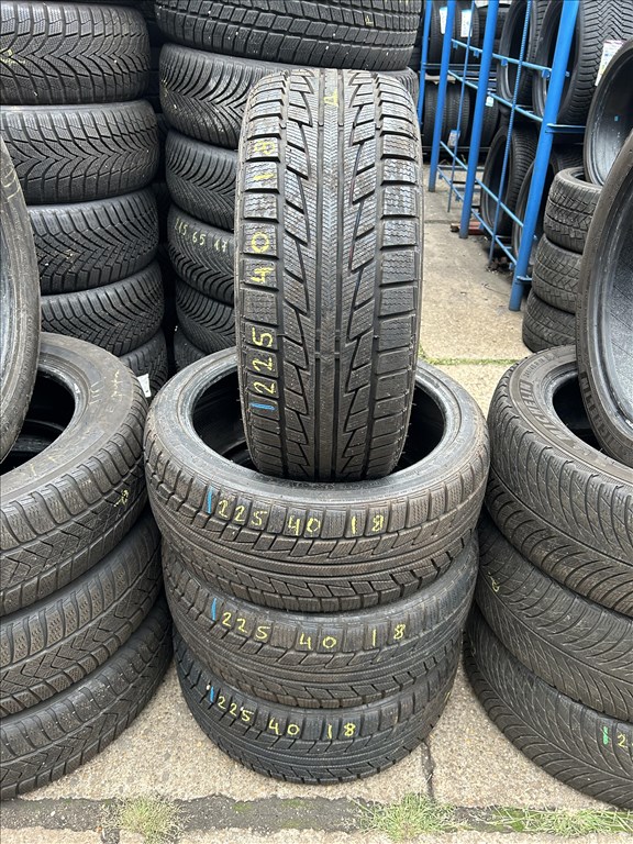 4db 225/40×18″ Nankang téli gumiabroncs. (3751768) 1. kép