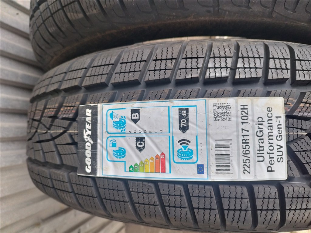 225 65 r17 új Goodyear Ultragrip Performance SUV téligumik 2db! 2. kép