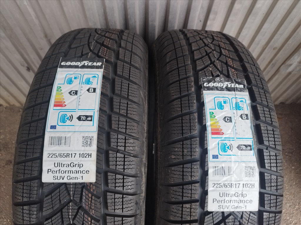  225 65 r17 új Goodyear Ultragrip Performance SUV téligumik 2db! 1. kép