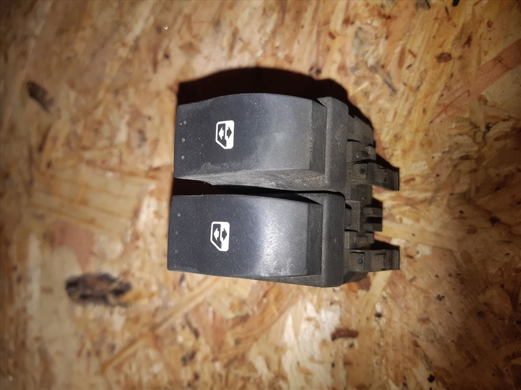 Renault Clio II Bal Elsõ Ablakemelõ Kapcsoló 1. kép