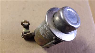 Opel Frontera A Csomagtérajtó Zárbetét