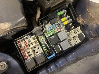 FORD FOCUS II (DA) Biztosítéktábla Motortér