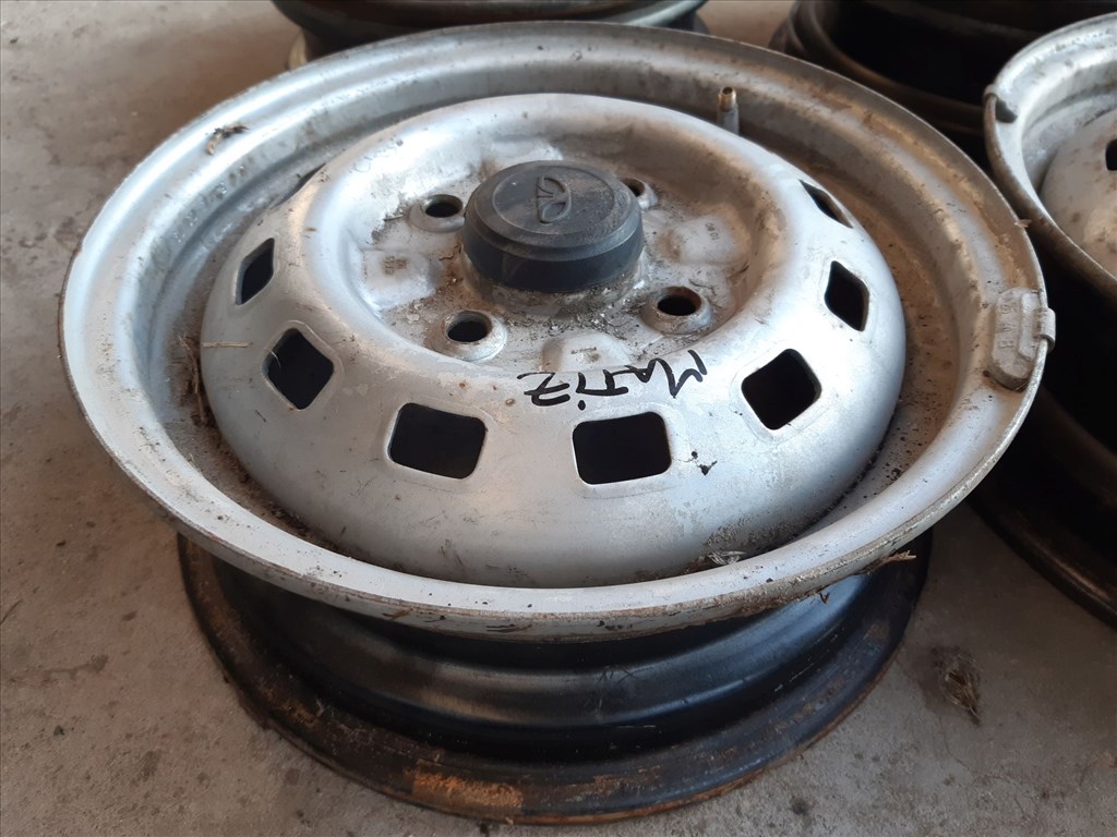 Daewoo Matiz <p>Felni méret: 13"</p><p>Felni szélesség: 4.5</p><p>Furatszám: 4</p><p>Osztókör: 114.3</p><p>ET szám: ET45</p><p>Agy Átmérõ: 69.0</p><p>Állapot: Normál</p><p>Érdeklõdéskor hivatkozzon erre: KIN-40105</p><p>Bármire van szüksége hívjon bizalommal!<br>Kizárólag munkaidõben hétfõtõl - péntekig 8-12 13-16 óráig!<br>Alkatrészek széles választékban!<br>Hivatalos Regisztrált Autobontó Kecel!<br>Vásároljon Megbízható Helyrõl Beszerelési Garanciával Profiktól!</p> 22000 2. kép