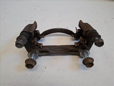 Nissan Juke (F15) jobb első féknyereg tartó