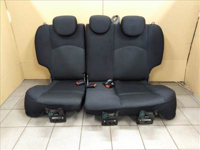Nissan Micra 5 ajtós hátsó ülés