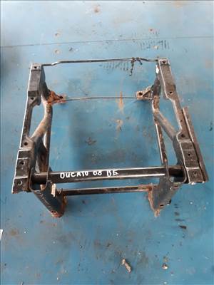 Fiat Ducato III 06-14 Bal Első Ülés Tartó Bak 0042449