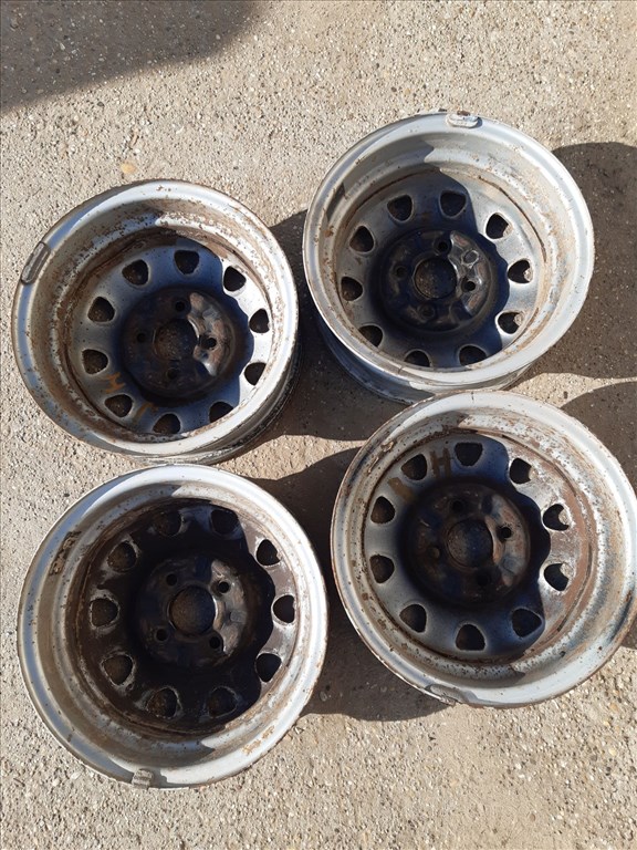 Skoda Felicia <p>Felni méret: 13"</p><p>Felni szélesség: 4.5</p><p>Furatszám: 4</p><p>Osztókör: 100.0</p><p>ET szám: ET38</p><p>Agy Átmérõ: 56.1</p><p>Állapot: Normál</p><p>Érdeklõdéskor hivatkozzon erre: KIN-40143</p><p>Bármire van szüksége hívjon bizalommal!<br>Kizárólag munkaidõben hétfõtõl - péntekig 8-12 13-16 óráig!<br>Alkatrészek széles választékban!<br>Hivatalos Regisztrált Autobontó Kecel!<br>Vásároljon Megbízható Helyrõl Beszerelési Garanciával Profiktól!</p> 20000 5. kép