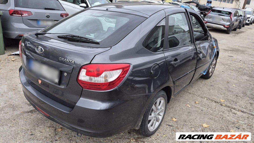 Lada Granta bontott alkatrészei 2. kép