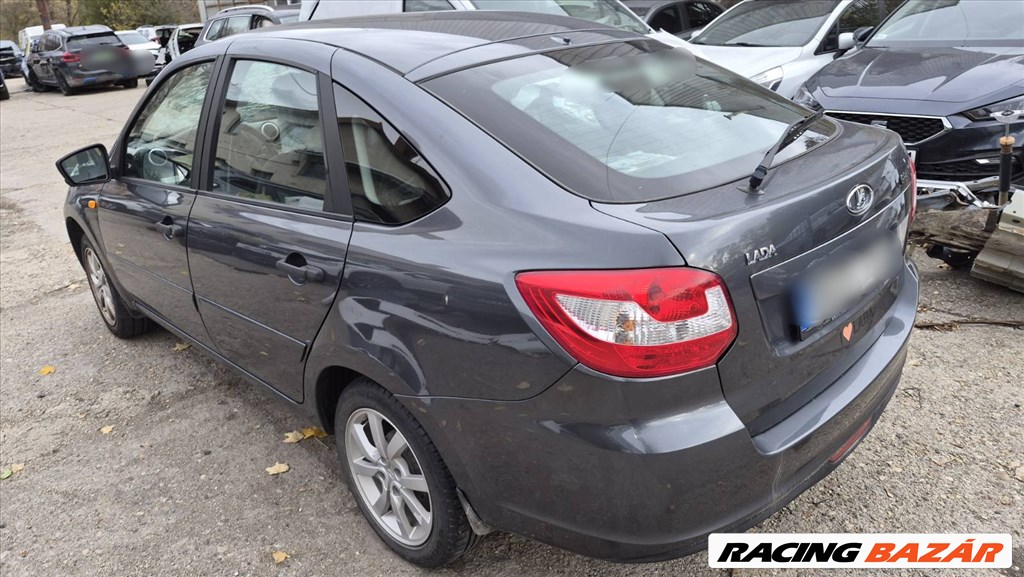 Lada Granta bontott alkatrészei 4. kép