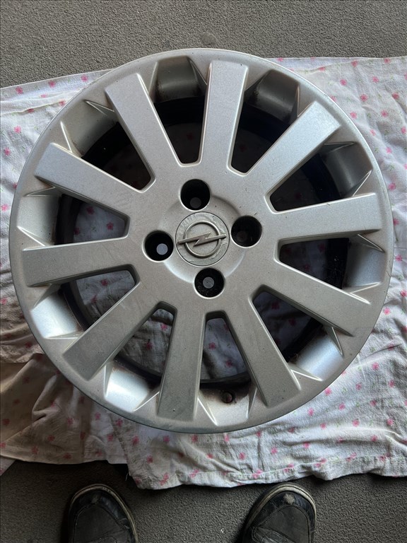  4x100 lyukosztású 6JJ 16" újszerű (gyári felni) alufelni 1. kép