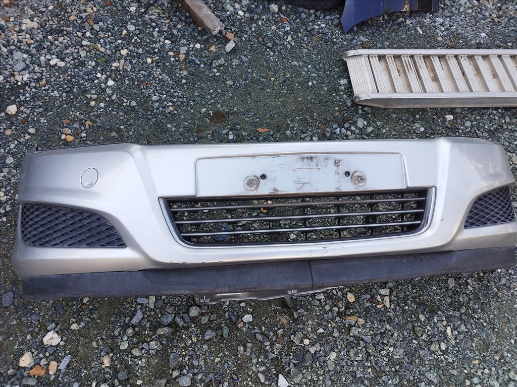 Opel Astra H első lökhárító  1. kép