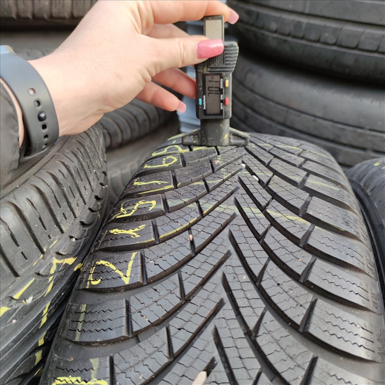 215/65 R16 Maxxis téli gumi 70000ft a 4db/18/ 1. kép