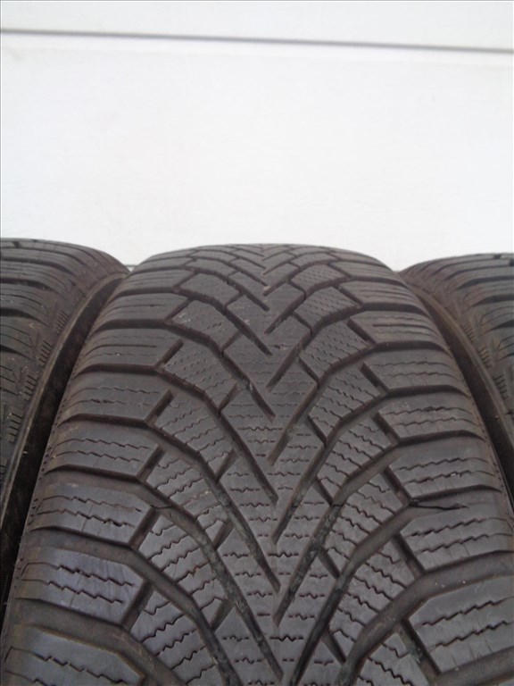 Sailun 205/60R16 téli gumi garnitúra 7-7.5mm-es mintával újszerűen eladó.  3. kép
