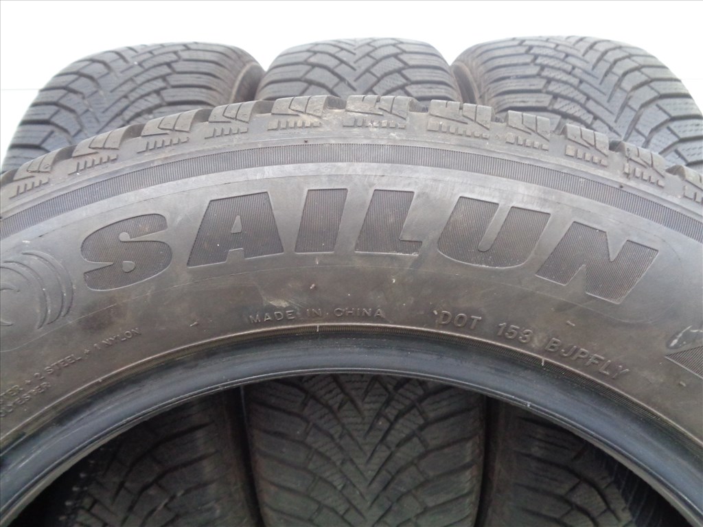 Sailun 205/60R16 téli gumi garnitúra 7-7.5mm-es mintával újszerűen eladó.  6. kép