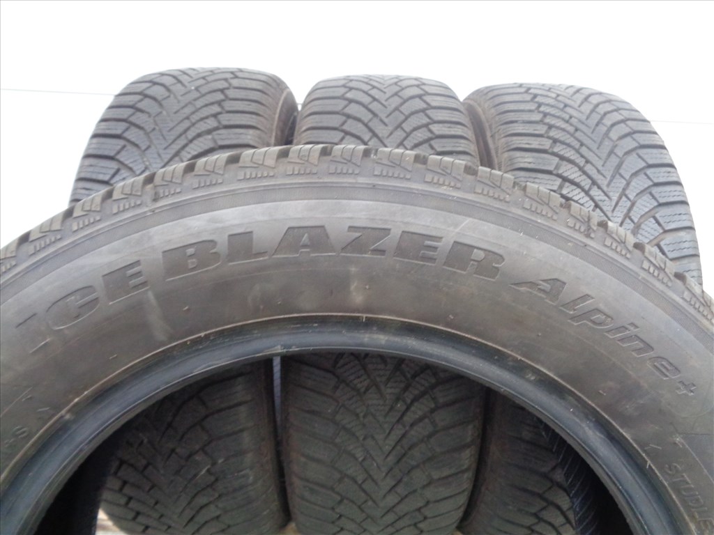 Sailun 205/60R16 téli gumi garnitúra 7-7.5mm-es mintával újszerűen eladó.  7. kép