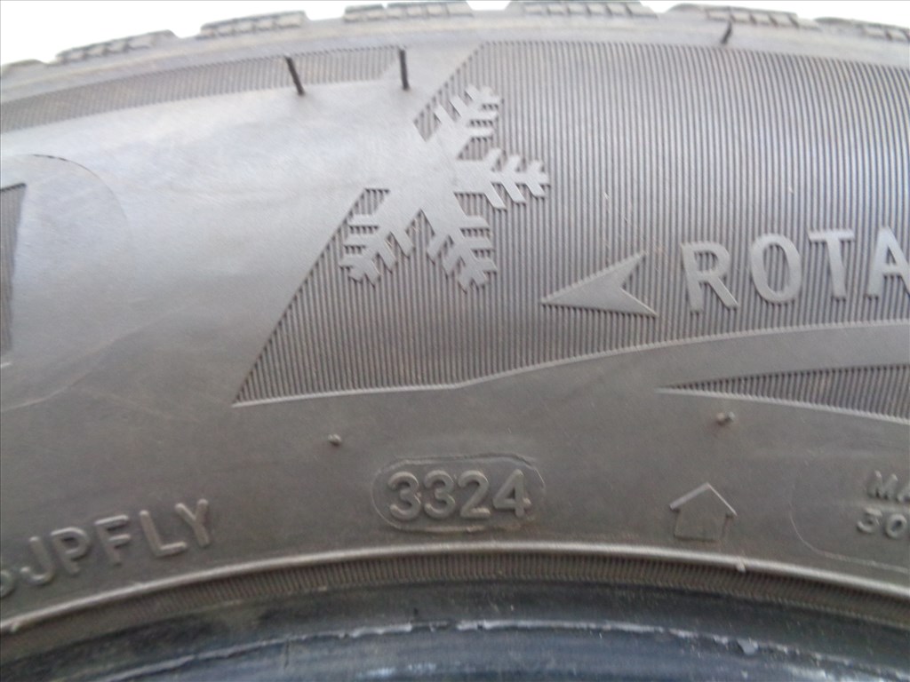 Sailun 205/60R16 téli gumi garnitúra 7-7.5mm-es mintával újszerűen eladó.  9. kép