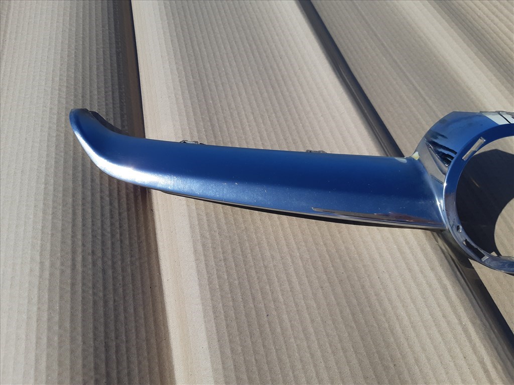 Opel / Vauxhall  Astra J első lökhárító díszrács króm betét embléma nélkül 13381823 3. kép