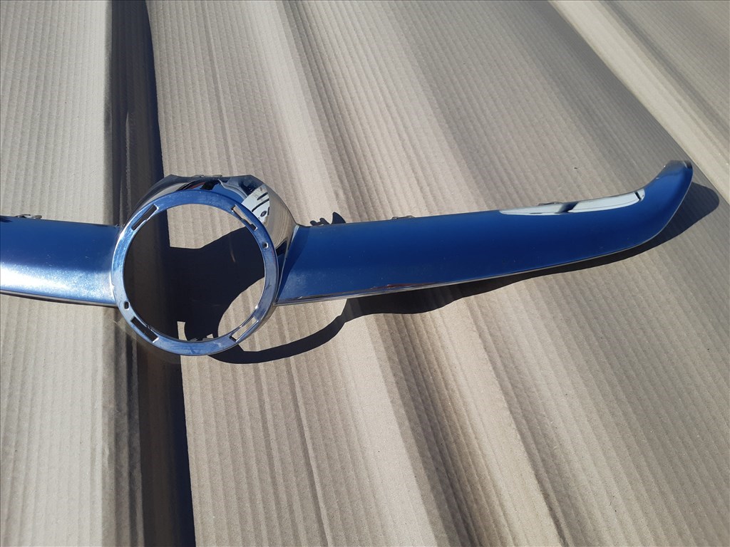 Opel / Vauxhall  Astra J első lökhárító díszrács króm betét embléma nélkül 13381823 4. kép