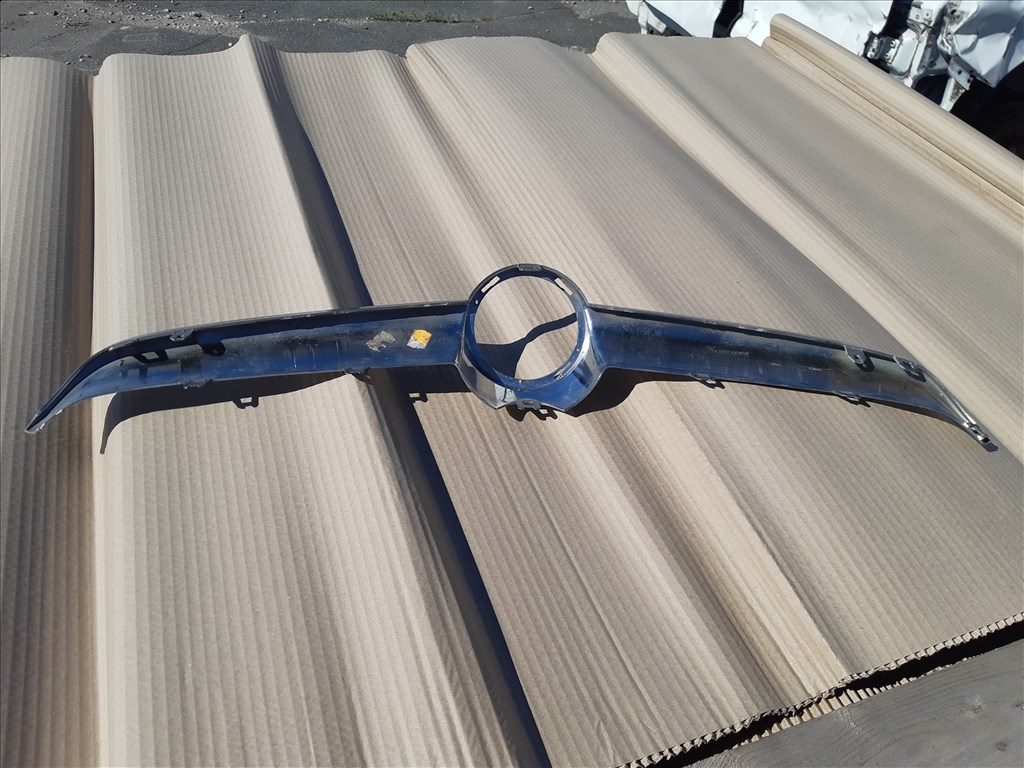 Opel / Vauxhall  Astra J első lökhárító díszrács króm betét embléma nélkül 13381823 5. kép