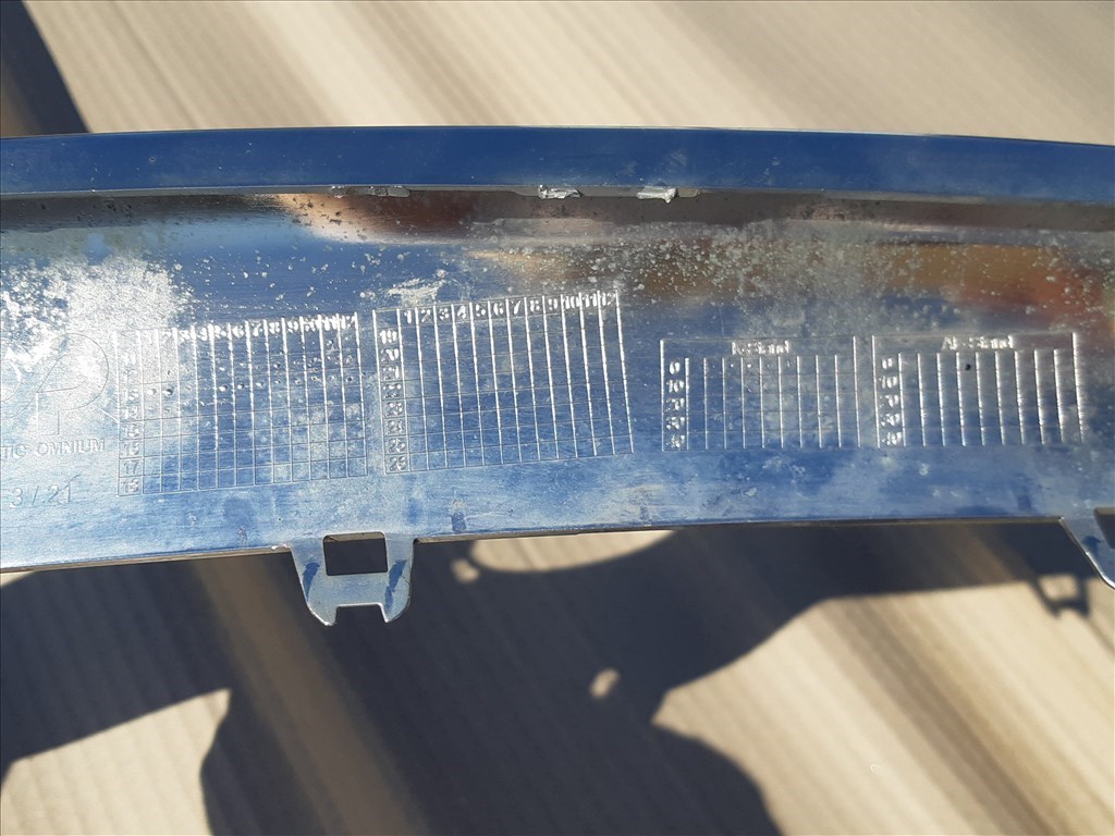 Opel / Vauxhall  Astra J első lökhárító díszrács króm betét embléma nélkül 13381823 9. kép