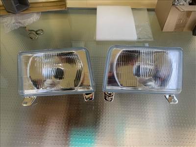 Mazda E 2200 fényszóró 