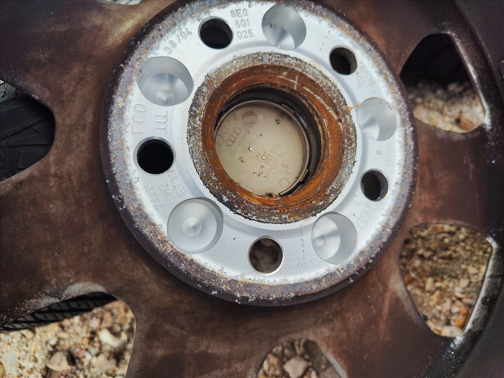  5x112 lyukosztású 16" használt alufelni, rajta 195/65 újszerű Goodyear négyévszakos gumi gumi  4. kép