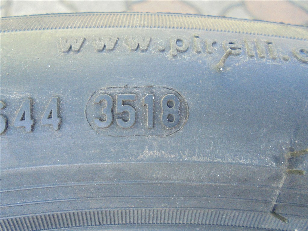 295/35 R 19" új" Pirelli téli gumi eladó 5. kép