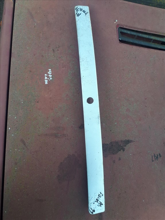 Audi A4  B5 Sedan csomagtérajtó díszléc színkód   nem ismert 8d5827576 1. kép