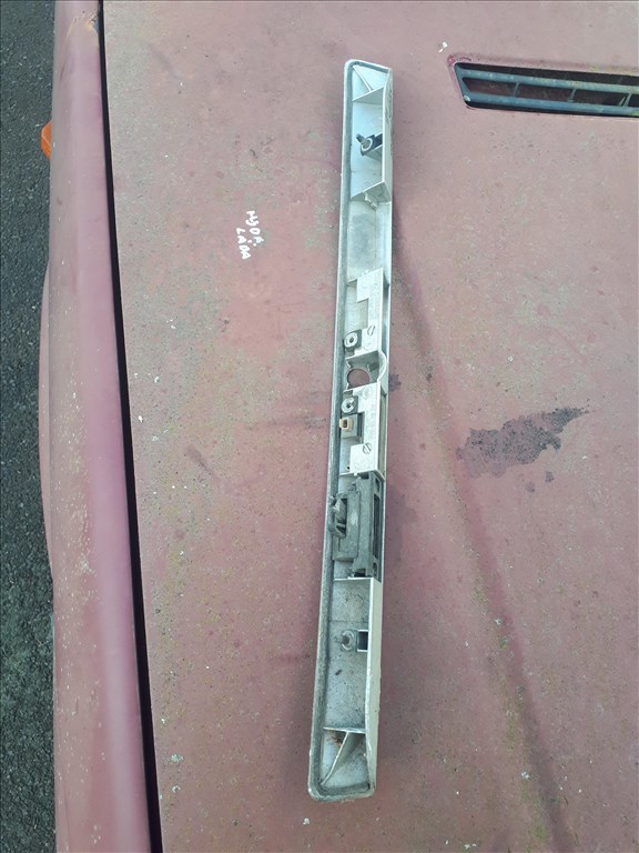 Audi A4  B5 Sedan csomagtérajtó díszléc színkód   nem ismert 8d5827576 2. kép