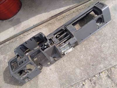 Mazda B2200 Mûszerfal Héj