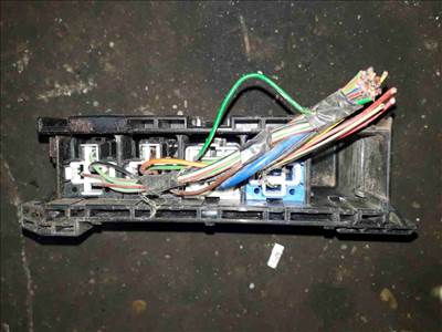 Nissan Serena Biztosítéktábla / Relé Tábla