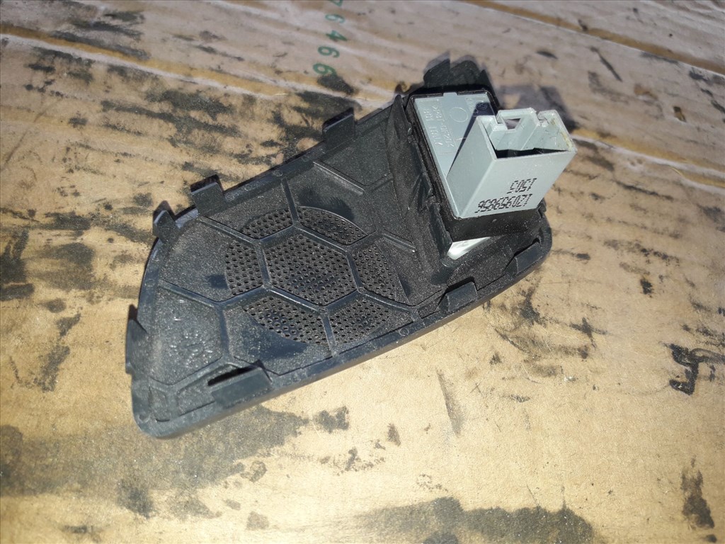 Skoda Octavia II Jobb Elsõ Ablakemelõ Kapcsoló 2. kép