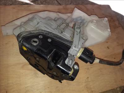 Volkswagen Passat B6 Bal Hátsó Ajtó Zárszerkezet + Központizár Motor