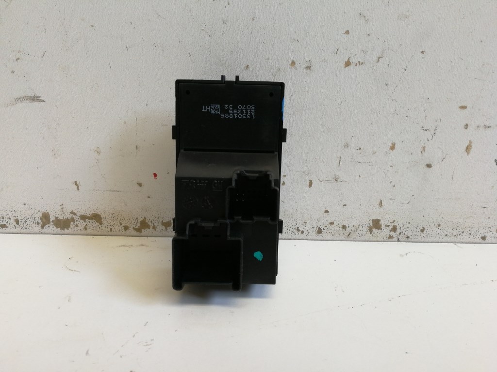 Opel Zafira Tourer jobb elsõ ablakemelõ kapcsoló 13301886 2. kép