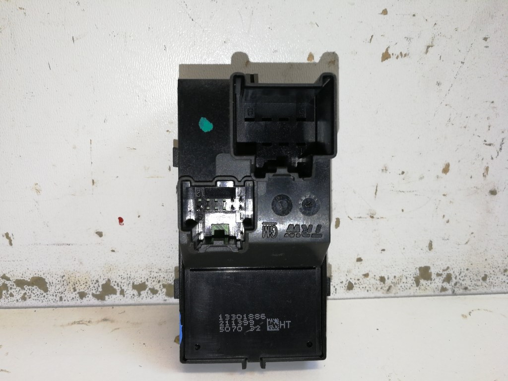 Opel Zafira Tourer jobb elsõ ablakemelõ kapcsoló 13301886 4. kép