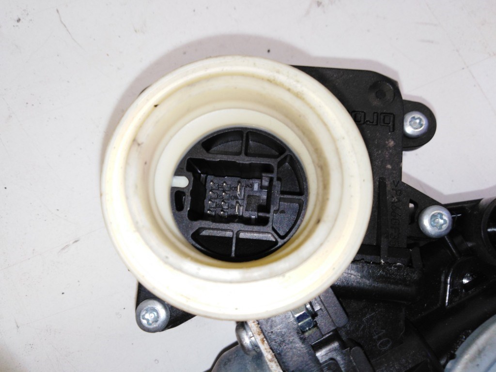 Toyota Yaris (XP90) bal elsõ ablakemelõ motor 857020F010 983712100 5. kép