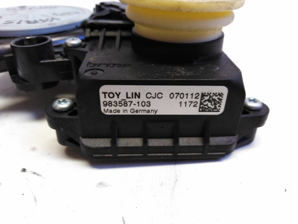 Toyota Yaris (XP90) bal elsõ ablakemelõ motor 857020F010 983712100 6. kép