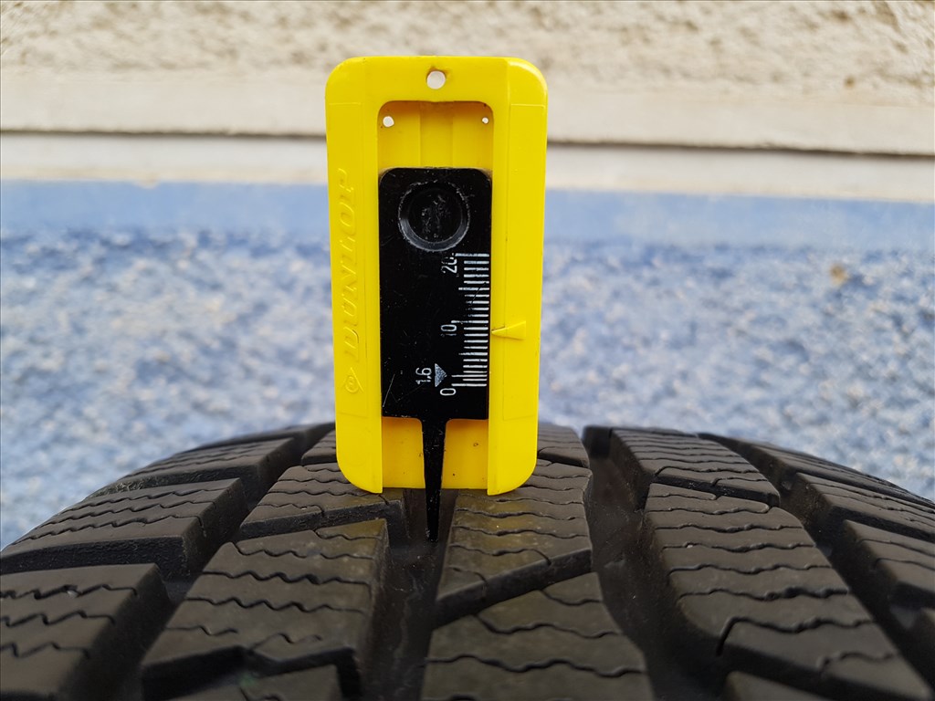  205/60 R16 Continental téli gumi  3. kép