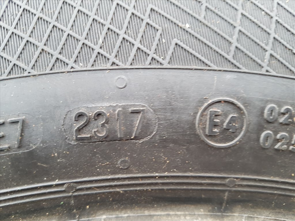  205/60 R16 Continental téli gumi  6. kép