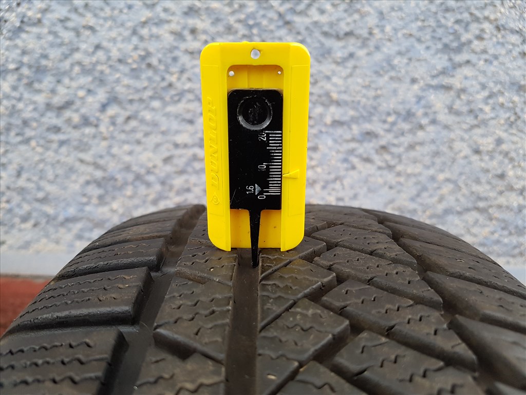  205/60 R16 Continental téli gumi  7. kép