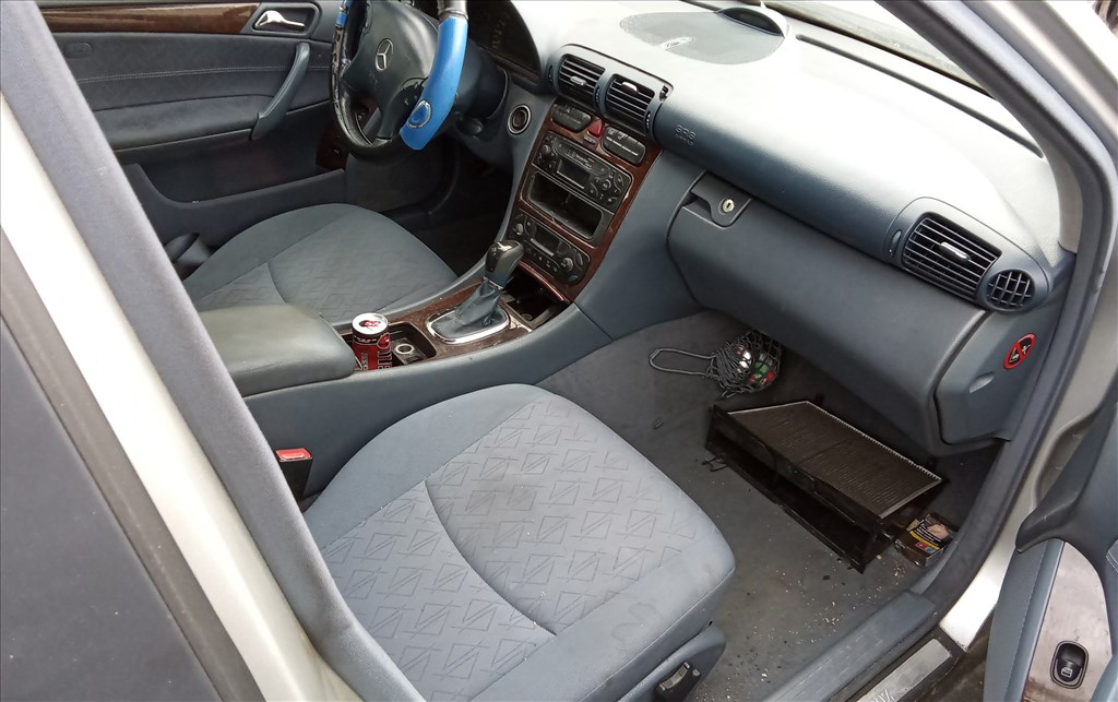 Mercedes C 220 (W203) bontott alkatrészei 4. kép