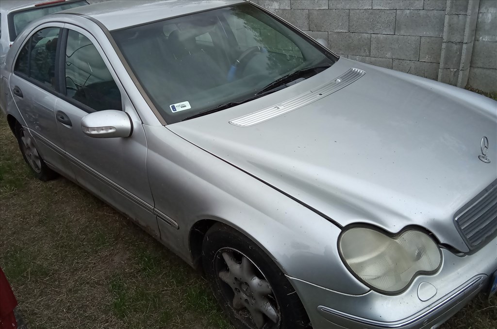 Mercedes C 220 (W203) bontott alkatrészei 8. kép