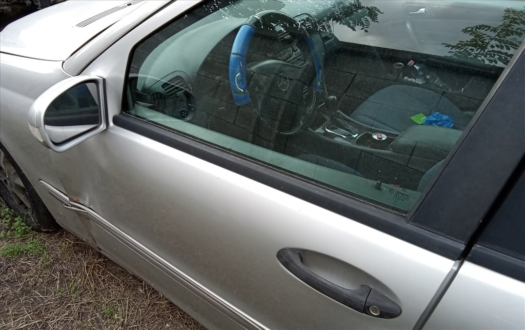 Mercedes C 220 (W203) bontott alkatrészei 9. kép
