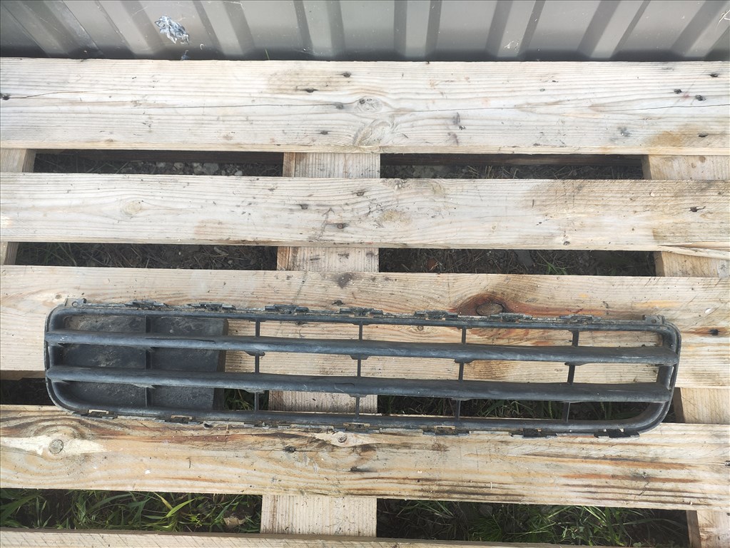 Suzuki Swift III első lökhárító alsó rács  7172272k0 1. kép