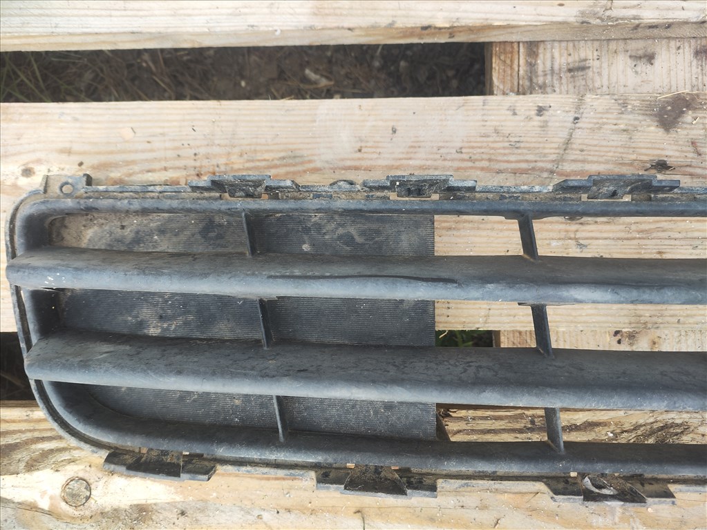 Suzuki Swift III első lökhárító alsó rács  7172272k0 2. kép