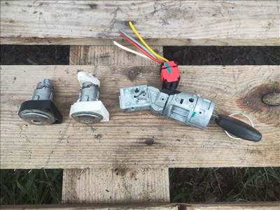 Dacia Duster I gyújtáskapcsoló ház  8200214168