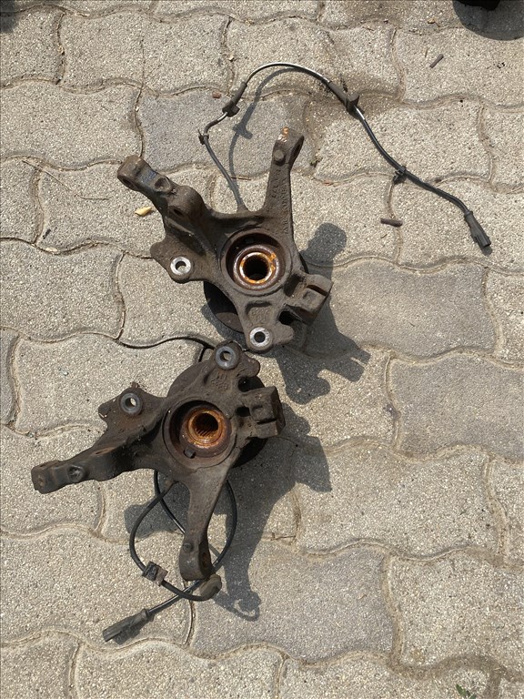 Ford B-Max Mk1 1.6 tdci bal jobb első csonkállvány  2. kép